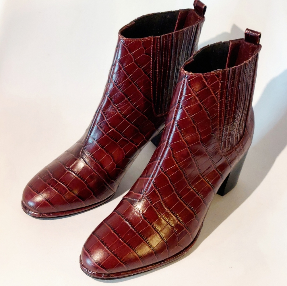 Opening Ceremony Chelsea boots in plum stamped leather, EU41, NWT